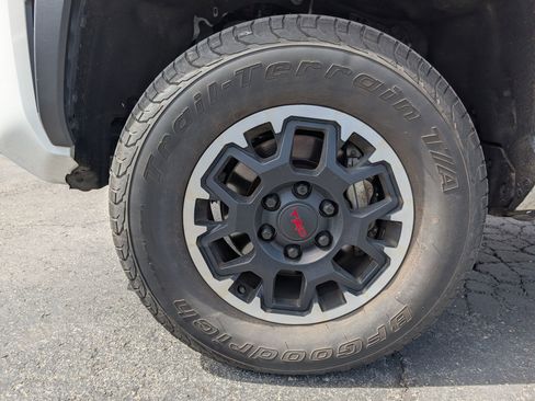 Used 2024 Toyota Tacoma TRD Sport image 13