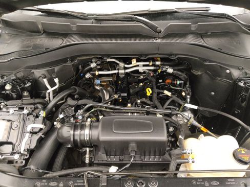 Used 2023 Ford Explorer XLT image 30