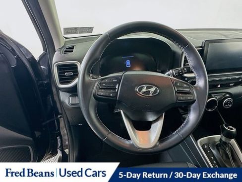 Used 2023 Hyundai Venue SEL image 13
