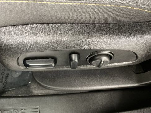 Used 2018 Chevrolet Equinox LT FWD image 12