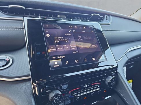 New 2025 Jeep Grand Cherokee Laredo X image 19