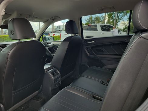 Used 2022 Volkswagen Tiguan SE FWD image 12
