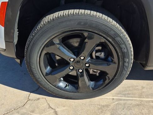 Used 2023 Jeep Grand Cherokee L Altitude image 9