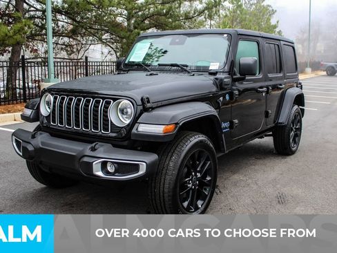 Used 2025 Jeep Wrangler Unlimited Sahara w/ Safety Group image 3