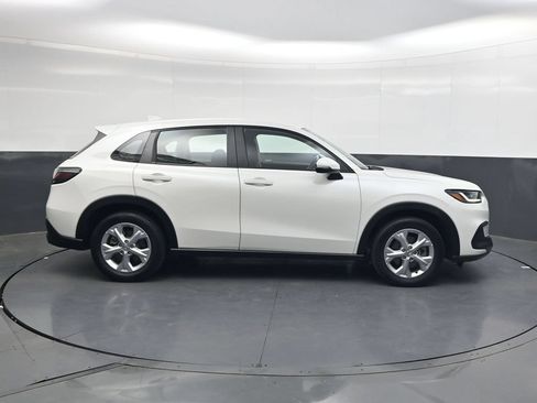 Used 2023 Honda HR-V LX image 3