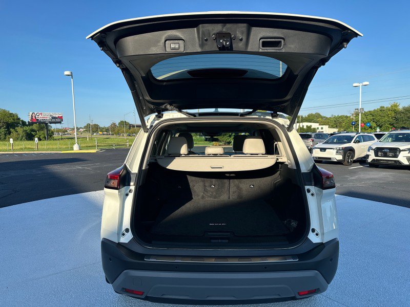 Used 2023 Nissan Rogue SV w/ SV Premium B Package FWD image 9