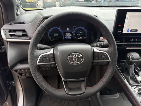 Used 2026 Toyota Sienna XSE FWD image 25