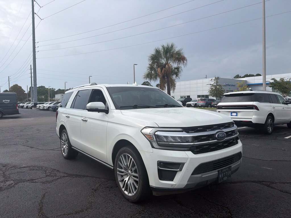 Used 2022 Ford Expedition Limited RWD image 3