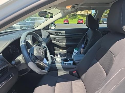 Certified 2023 Nissan Altima 2.5 SV w/ SV Premium Package FWD image 10