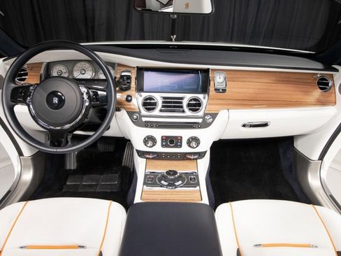 Used 2020 Rolls-Royce Dawn RWD image 26