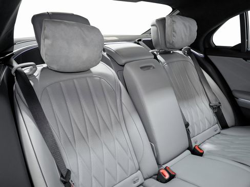 Used 2025 Mercedes-Benz S 63 AMG S image 39