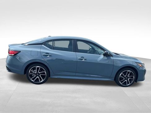 Used 2025 Nissan Sentra SR FWD image 6