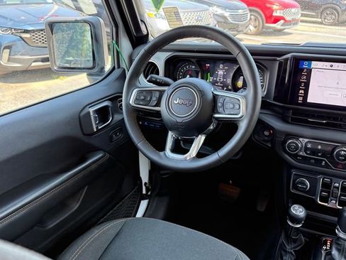 Used 2024 Jeep Wrangler Unlimited Sahara AWD/4WD image 10