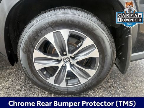 Used 2023 Toyota Highlander XLE AWD/4WD image 13