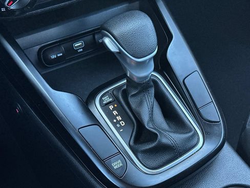 Used 2023 Kia Soul LX w/ LX Technology Package FWD image 21