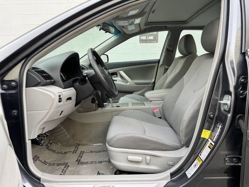 Used 2011 Toyota Camry SE w/ SE Extra-Value Pkg #1 image 11