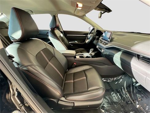 Used 2024 Nissan Altima 2.5 SR image 27
