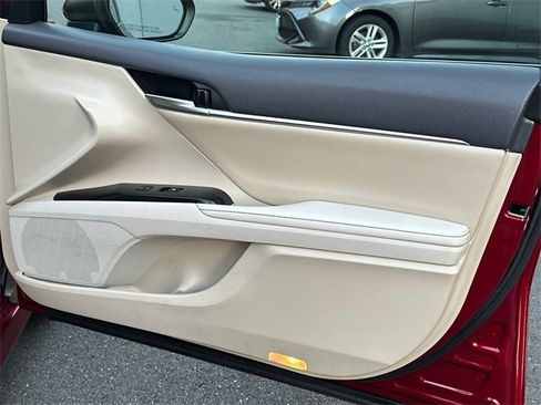 Certified 2019 Toyota Camry XLE image 11