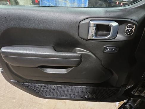 Used 2024 Jeep Gladiator Mojave w/ Convenience Group image 18