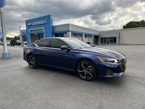 Used 2024 Nissan Altima 2.5 SR w/ SR Premium Package FWD image 1