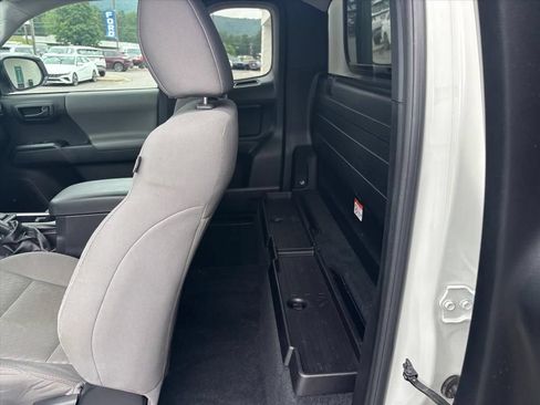 Used 2023 Toyota Tacoma SR RWD image 10