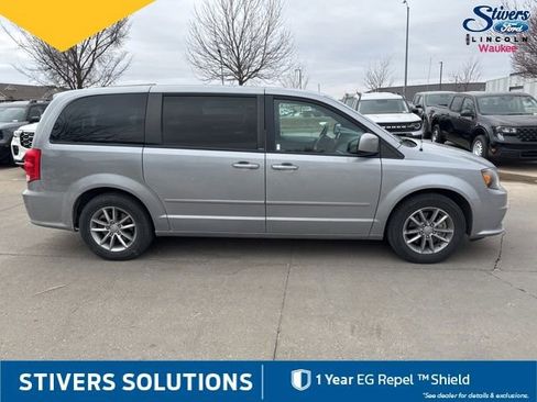 Used 2014 Dodge Grand Caravan R/T image 3