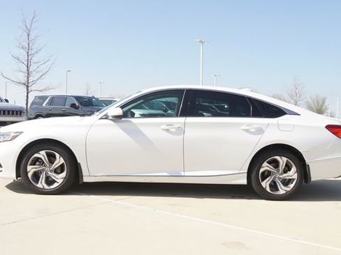 Used 2018 Honda Accord EX image 6