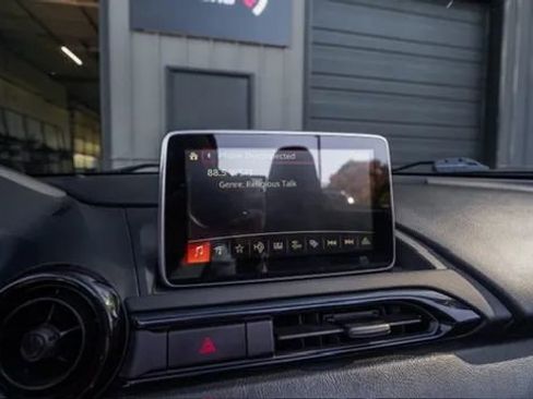 Used 2016 MAZDA MX-5 Miata Club image 19