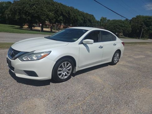 Used 2017 Nissan Altima 2.5 S w/ Power Driver Seat Package FWD image 4