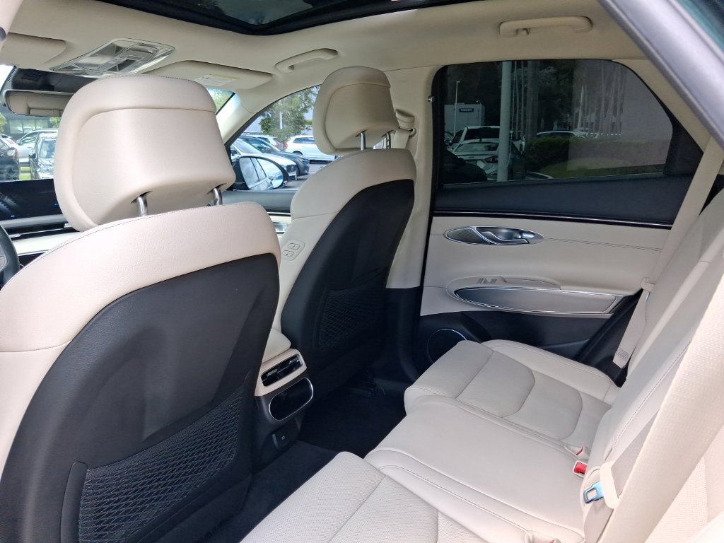 Used 2022 Genesis GV70 2.5T w/ Select Package AWD/4WD image 7