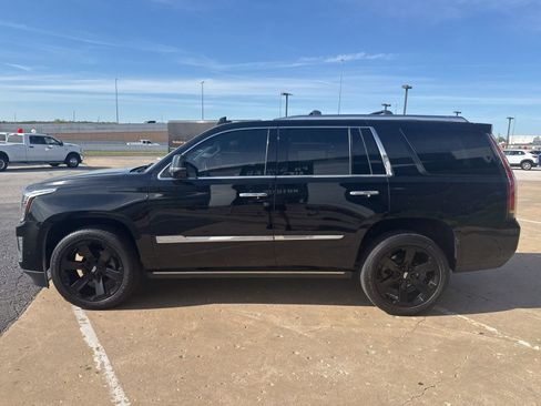 Used 2019 Cadillac Escalade Premium Luxury AWD/4WD image 6