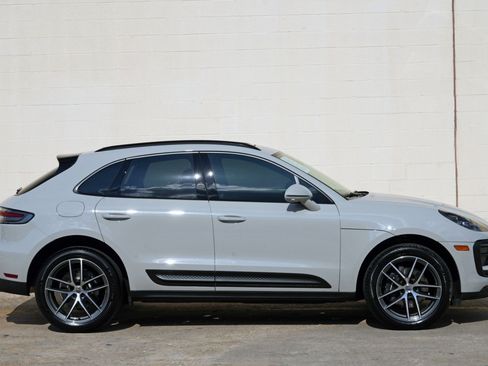 Used 2025 Porsche Macan AWD/4WD image 53