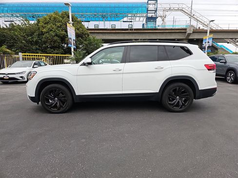 Used 2023 Volkswagen Atlas SE w/ Panoramic Sunroof Package image 8