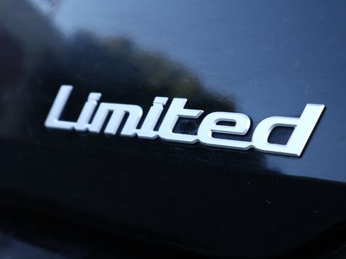 Used 2024 Hyundai Elantra Limited FWD image 6