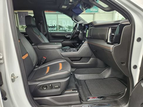 Used 2024 GMC Sierra 2500 AT4 w/ AT4 Preferred Package AWD/4WD image 13