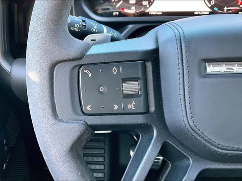 Used 2023 Land Rover Defender 110 V8 image 23