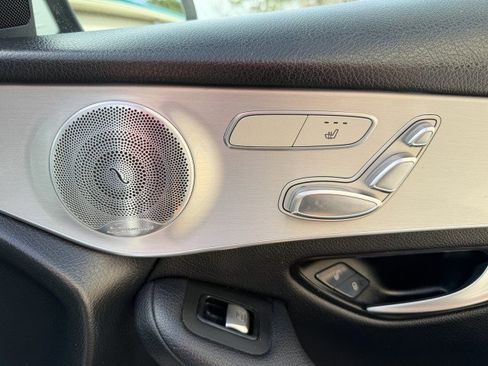 Used 2019 Mercedes-Benz GLC 300 4MATIC image 18