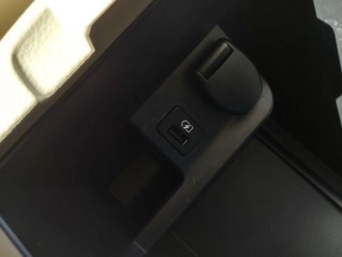 Used 2019 Nissan Rogue SV w/ Premium Package image 35