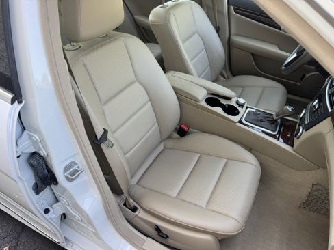 Used 2014 Mercedes-Benz C 250 Sedan image 37