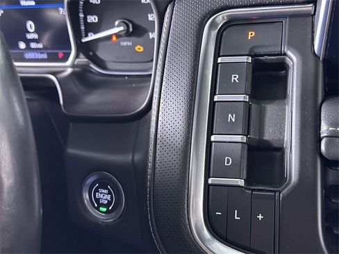 Used 2021 GMC Yukon XL SLT w/ SLT Premium Package image 16