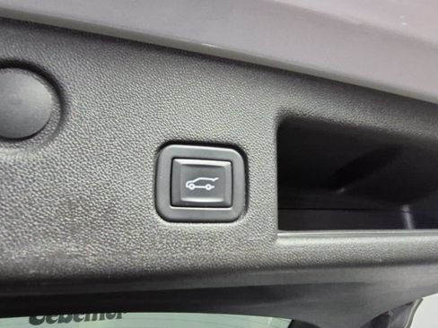 Used 2019 Chevrolet Equinox LT FWD image 25