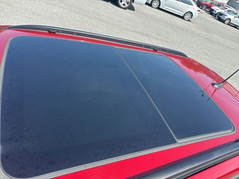 Used 2025 Jeep Compass Latitude w/ Sun & Sound Group image 9