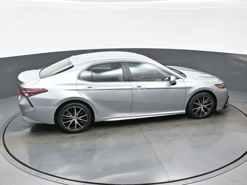 Used 2024 Toyota Camry SE image 40