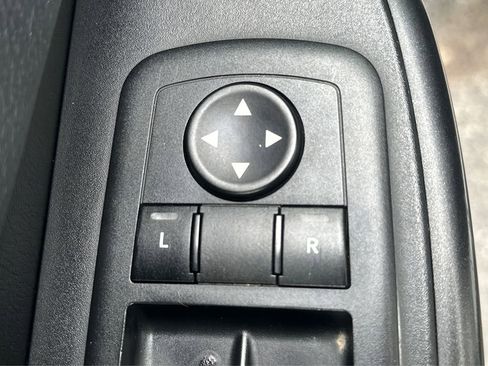 Used 2019 Jeep Cherokee Trailhawk w/ Cold Weather Group image 39