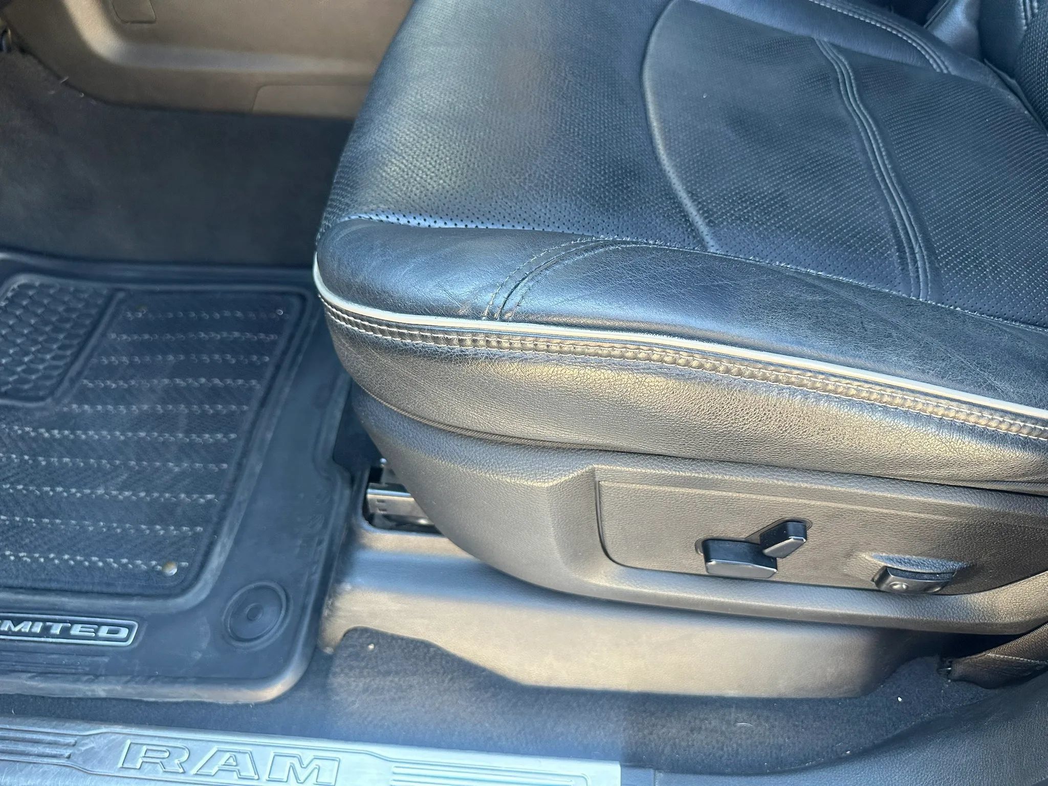 Used 2020 RAM 3500 Limited AWD/4WD image 39