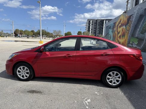 Used 2012 Hyundai Accent GLS image 10