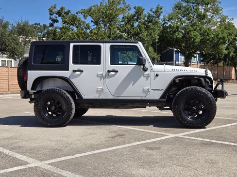 Used 2015 Jeep Wrangler Unlimited Rubicon w/ Connectivity Group AWD/4WD image 2