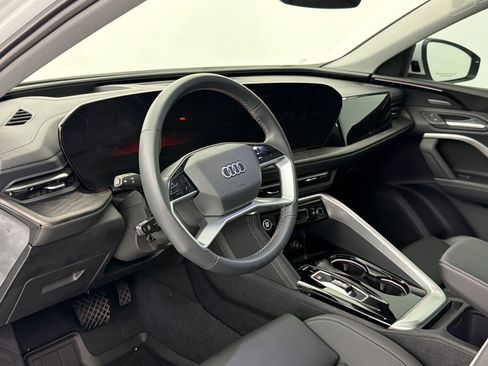 Certified 2025 Audi Q5 Premium w/ Premium Plus AWD/4WD image 4