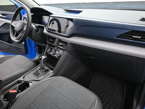 Used 2024 Volkswagen Taos SE w/ Panoramic Sunroof Package image 24