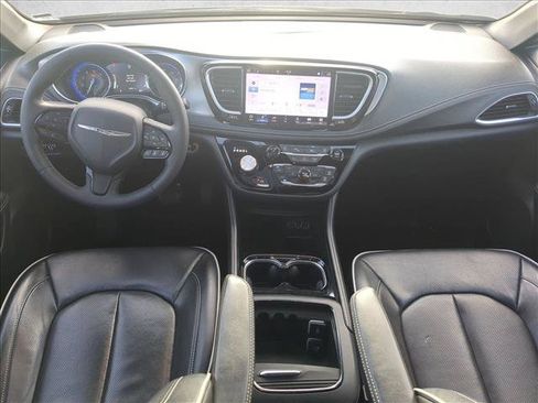 Used 2025 Chrysler Pacifica Limited FWD image 18